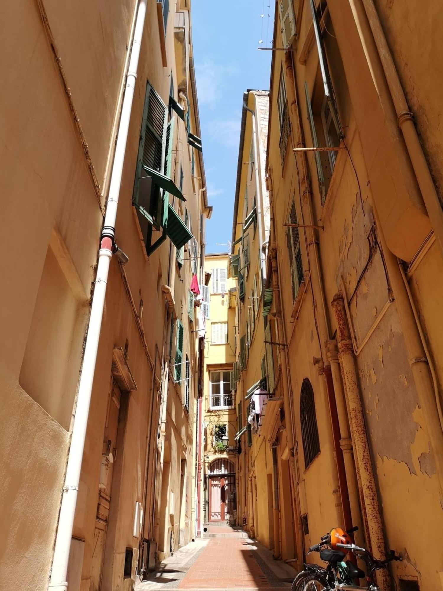 Prato - Near The In Menton