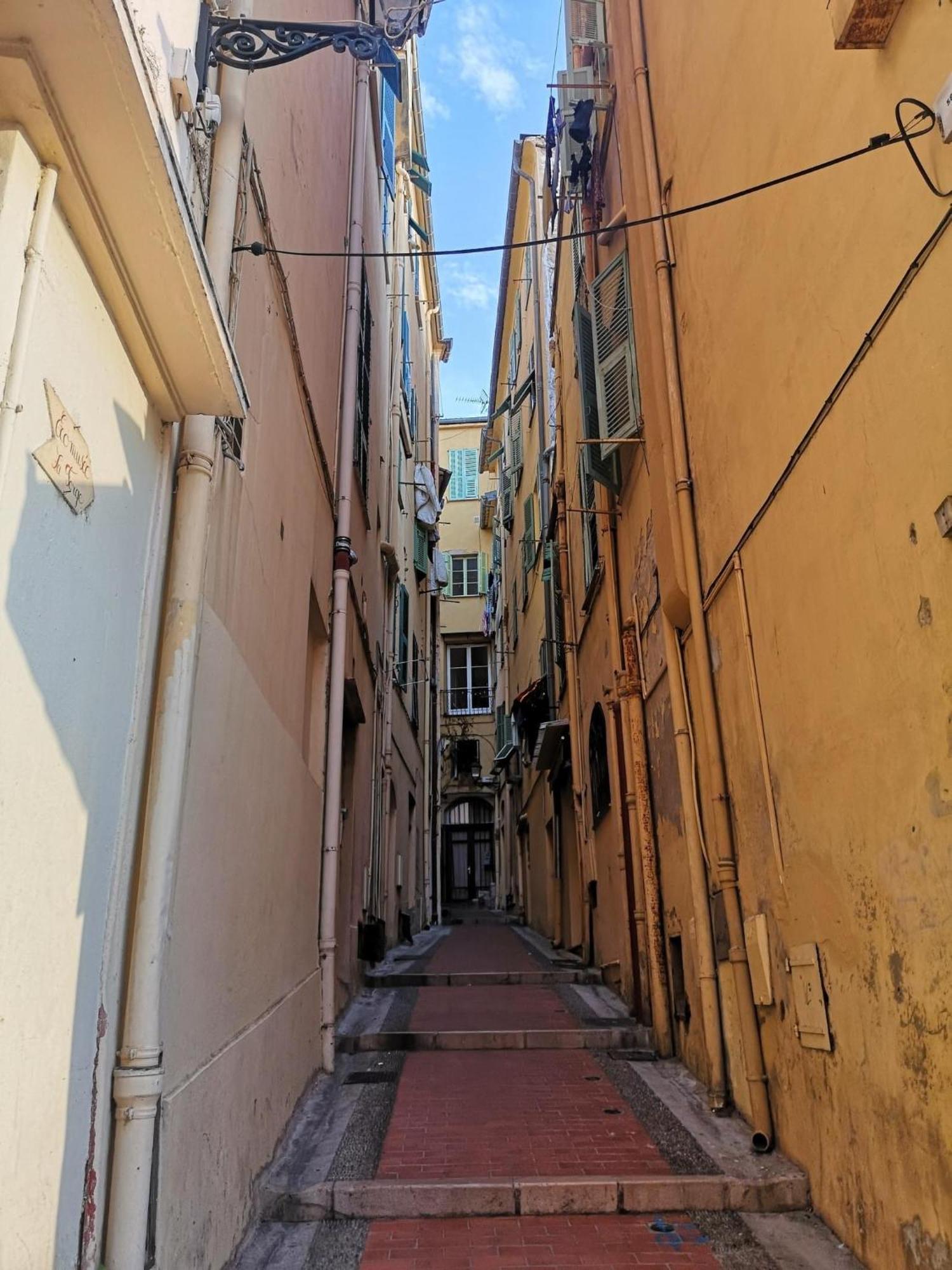 Prato - Near The In * Menton