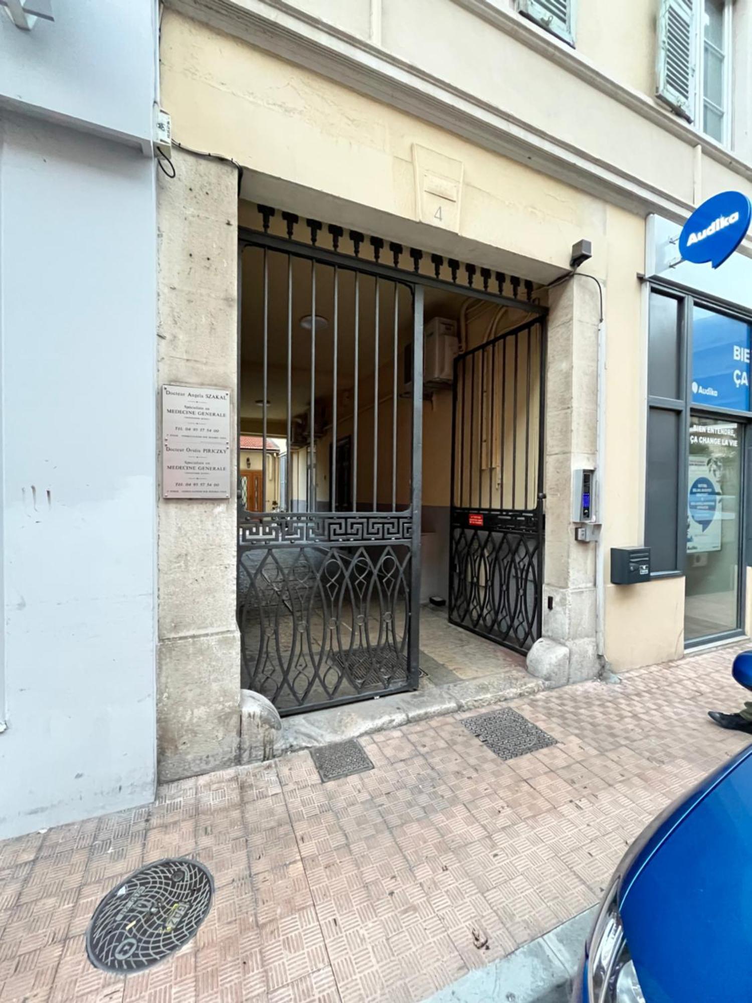 Apartment Prato - Near The In